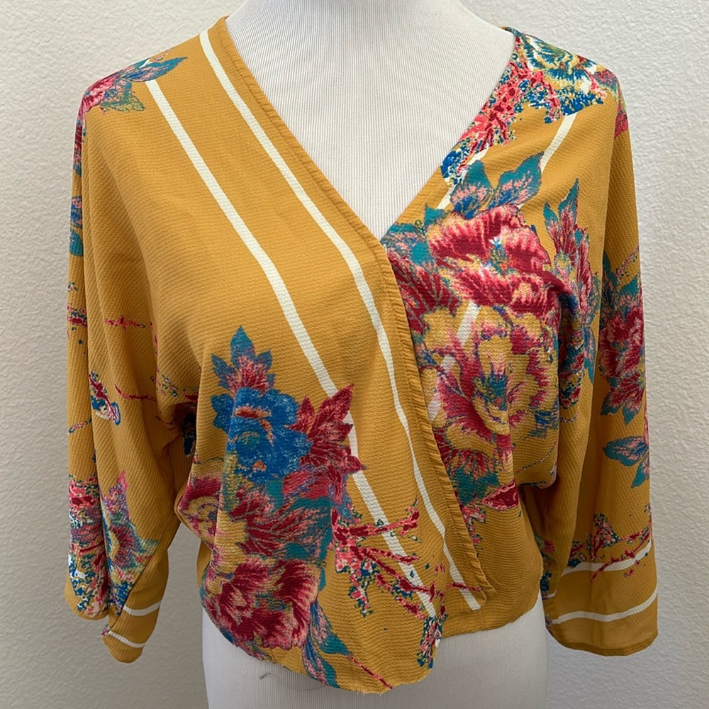 💚2 for $15💚 Cute mustard wrap shirt